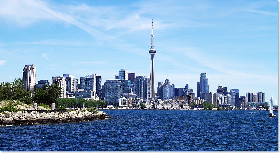 Entspannt  mit Blick auf die Skyline Torontos  denke ich an die letzten Tage meiner Erkundungstour durch die Metropole am Ontariosee.