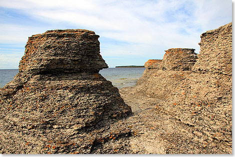 Typische durch Meereserosion geschaffene Raukar von Byrums im Nordwesten.