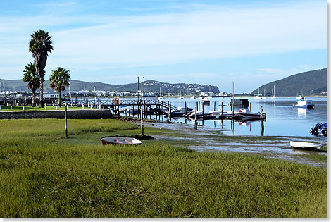 Bei Knysna. Die Meeresbucht gleicht heute einem Binnensee, seit hochseegehende Schiffe nicht mehr einlaufen knnen.