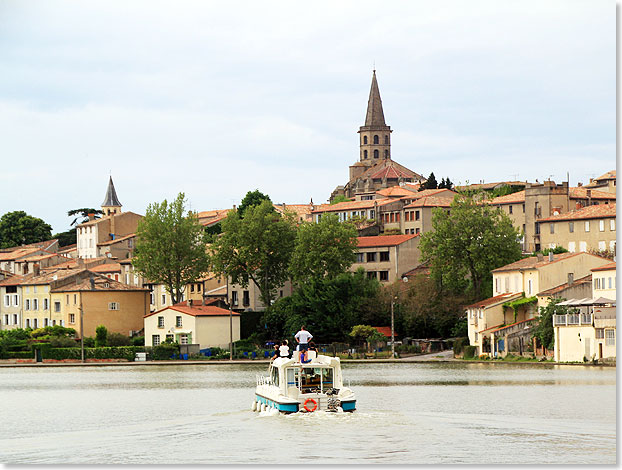 Das hbsche Stdtchen Castelnaudary voraus.