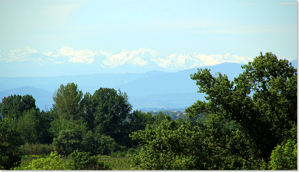 Wahnsinn: am Horizont die schneebedeckten Pyrenen!