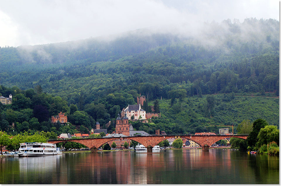 Das zwischen den Spessart- und Odenwald-Hgeln eingebettete Miltenberg kommt in Sicht. Hier ist unsere Schiffsreise zu Ende.