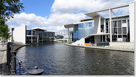 Parlamentsgebude an der Spree.