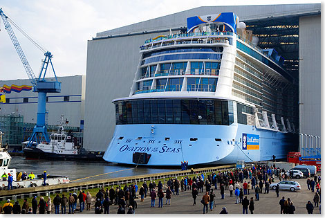 Die OVATIOIN OF THE SEAS, die am 18. Februar erfolgreich bei der Papenburger Meyer Werft ausgedockt wurde. 