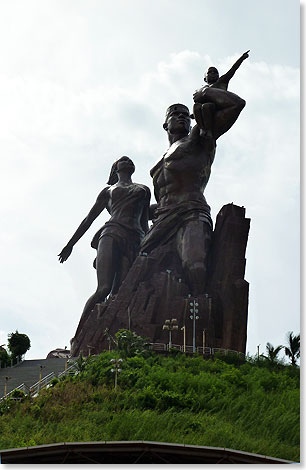 An die Schwarze Renaissance, die einst Leopold Senghor, Prsident des Senegal, beschwor, erinnert dieses gewaltige Denkmal in der Nhe der Groen Moschee im historischen Zentrum Dakars.