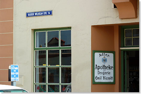 Allgegenwrtig sind deutsche Spuren. In der Kaiser-Wilhelm-Strae Nr. 14 in Swakopmund liegt die Deutsche Apotheke und Drogerie.