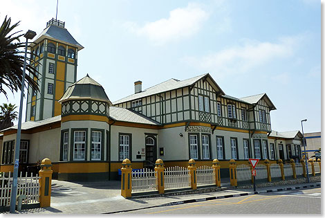 In Swakopmund eine Landmarke: Vom Turm des Woermannhauses konnte man mit ankernden Schiffen per Spiegeltelegraph kommunizieren.