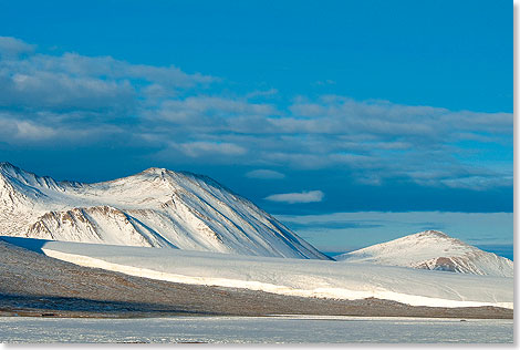 Im Hintergrund die Dry Valleys, das Ziel unserer Hubschrauberflge.