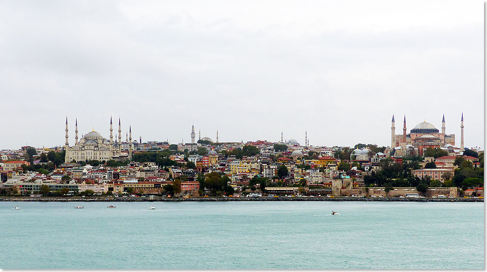 Wiedersehen. Wenigstens regnet es nicht, als die NIEUW AMSTERDAM in Istanbul ablegt. Aber der Blick von Bord entschdigt sowieso fr alles.