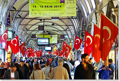 Im Grand Bazaar war noch nie jemand allein. Es heit, nur Waren gbe es mehr als Menschen. Wahrscheinlich viel mehr.