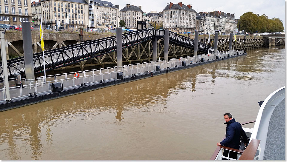 Kapitn Benoit Armand beim Anlegemanver in Nantes.