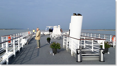 Fahrt auf der unteren Loire: Sonnendeck mit klappbarem Schornstein.