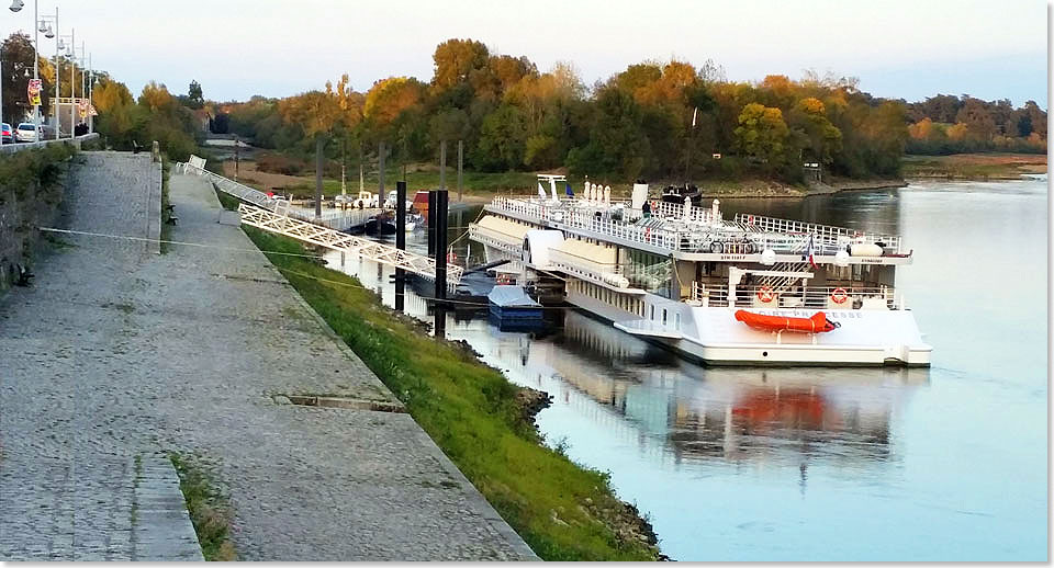 Das Schiff am neuen Anleger von Ancenis.