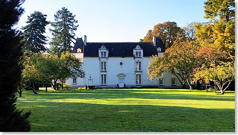 Ein schner Park umgibt das Chteau de la Cassemichre.