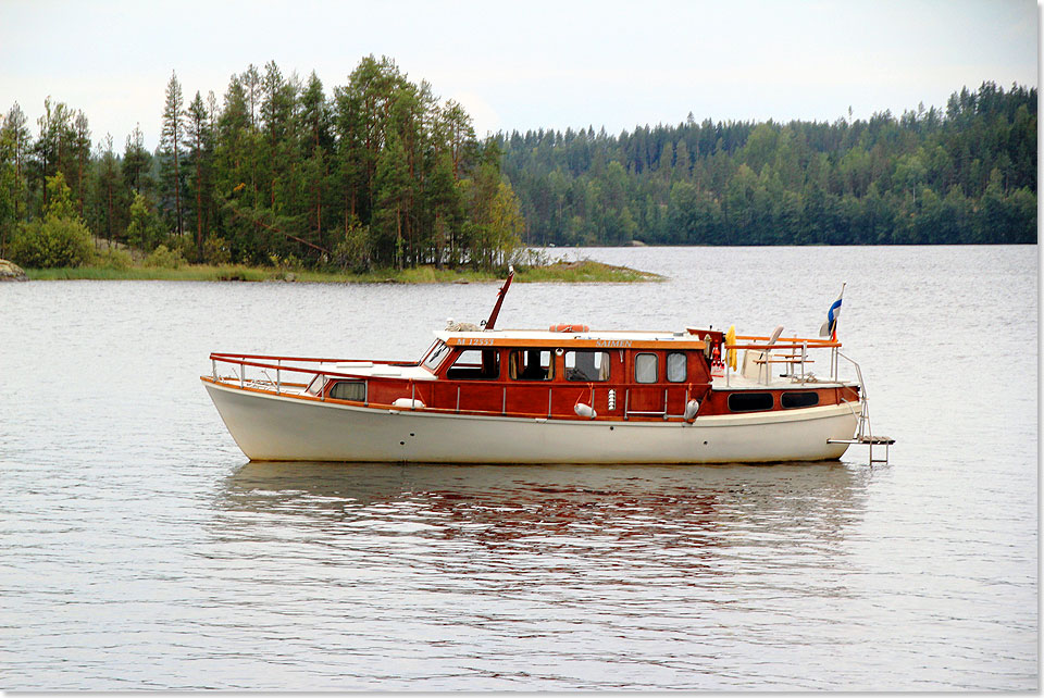 SY SAIMEN auf einer Ankerposition im Saimaa.