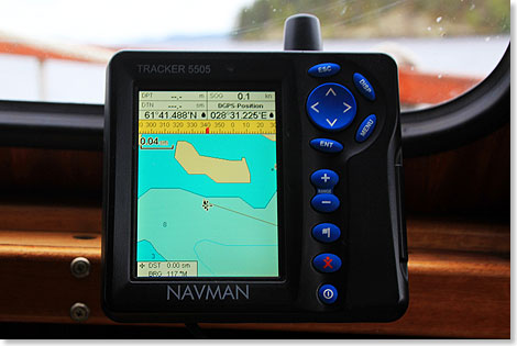 Beobachtung des Ankerplatzes per GPS-Plotter.