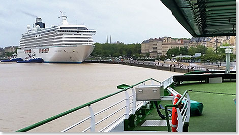 Hoher Besuch in Bordeaux: MS CRYSTAL HARMONY legt an.