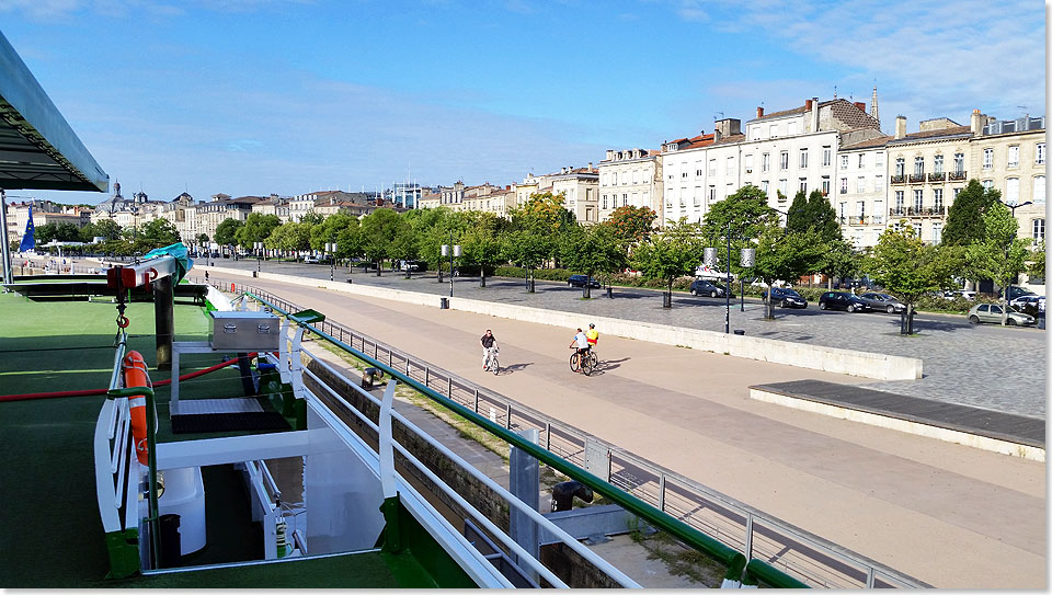 Wieder angelegt in Bordeaux mit Blick auf Brgerhuser an der Garonne-Uferstrae.