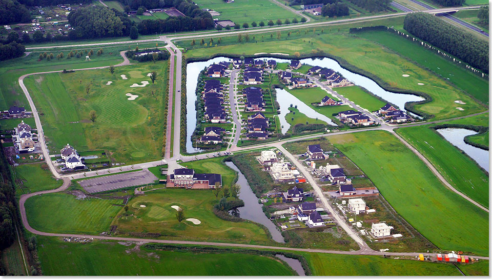 Neue Siedlungen auf neuem Bauland entstehen in Flevoland.