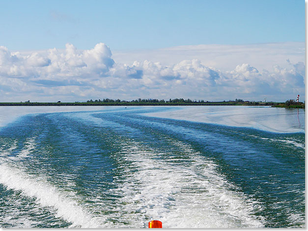 Das RIB-Boat fliegt geradezu ber die Wasserwelt des Ijselmeeres.