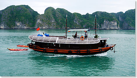 Ein Ausflugsboot  jedes ist anders  in der Ha Long Bay.