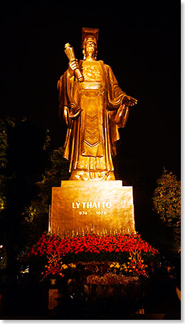 Die Statue von Ly Thaito  974 bis 1028 , des ersten Herrschers von Vietnam, er wird noch immer sehr vereehrt.