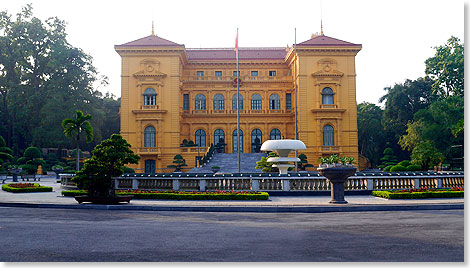 Der Prsidentenpalast in Hanoi ist ein ehemaliger Kolonialbau der Franzosen.