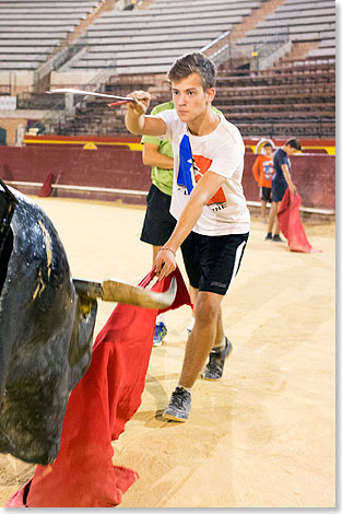 Stierkampf-Arena in Valencia: Jugendliche