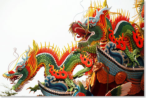 Foto: Dr. Peer Schmidt-Walther, Stralsund In Kaohsiung auf Taiwan – Drachenköpfe als Dachschmuck.