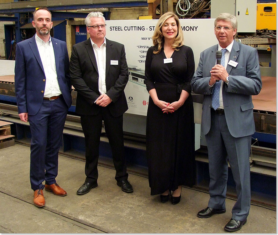 Steelcutting, v.l.n.r.: Andr Stegmann, Crystal Neubauprojekting, Jan Sorensen, Edie Rodriguez, CEO und Prsidentin der Crystal Cruises, Rdiger Pallentin, Lloyd Werft Bremerhaven.