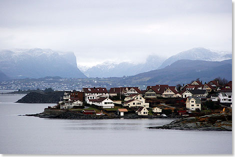 Kurz vor Stavanger: Die Besiedlung wird dichter, der Nebel bleibt.