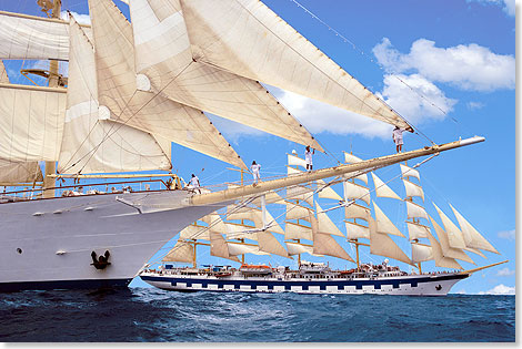 Die STAR CLIPPER vor der ROYAL CLIPPER