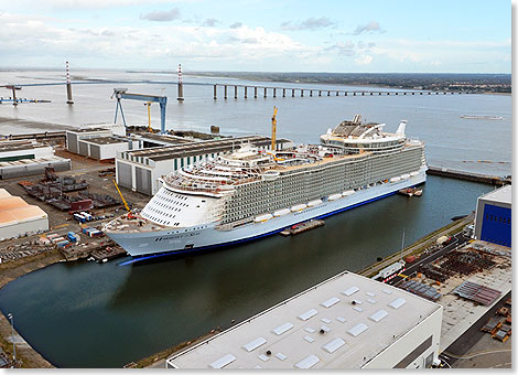 Die 362 Meter lange und 66 Meter breite HARMONY OF THE SEAS hat Platz fr 5.400 Gste.