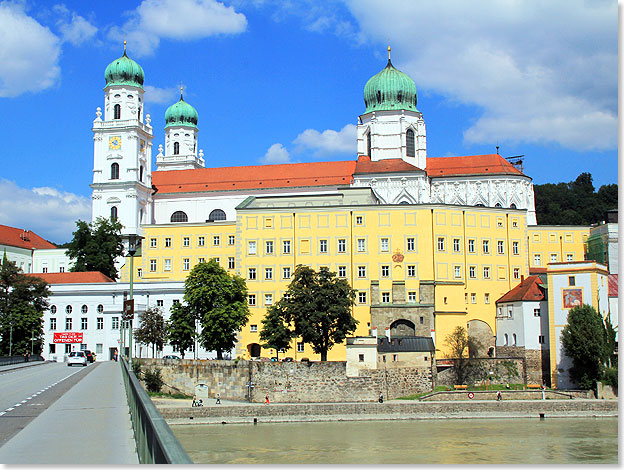 Der St. Stephans Dom von der Inn-Brcke aus gesehen.