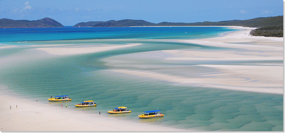 Whitehaven Beach, immer wieder zu den schnsten Strnden der Welt gekrt, war im vergangenen Jahr Drehort fr den fnften Teil der Hollywood-Piraten-Saga Fluch der Karibik. Der Film (Kinostart im Mai 2017) entstand bis auf die Studioaufnahmen im australischen Melbourne, komplett in Queensland. Mit seinem strahlend weien, fast 100prozentig aus Quarz bestehendem Sand, zhlt der Strand auf der Insel Whitsunday zu den touristisch begehrtesten Zielen Australiens.