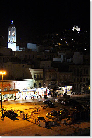 Sptabendlicher Zwischenstopp auf der Insel Syros.