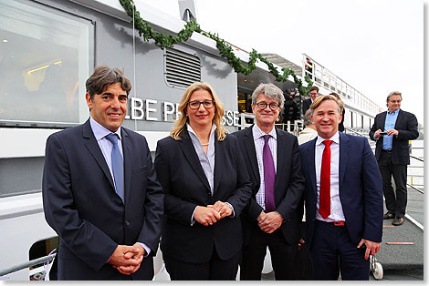 Taufgste (vl.n.r.): Christian Schmitter, Generaldirektor CroisiEurope, Anke Rehlinger, Wirtschaftsministerin des Saarlandes, Jean-Claude Tribolet, Franzsischer Gesandter in Berlin und Thomas Gtten, Geschftsfhrer Anton Gtten Reisen.