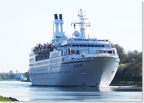 Foto: Dr. Peer Schmidt-Walther, Stralsund Die ASTOR bei der Tagespassage am 7. Mai 2016 im Nord-Ostsee-Kanal.