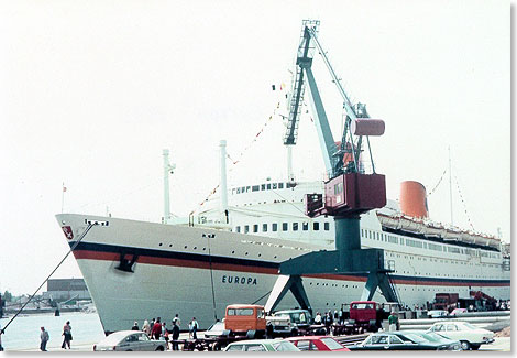 Die EUROPA, erbaut 1953 als KUNGSHOLM der Reederei Hapag-Lloyd machte am 23. Juni 1974 erstmals am Bollhrnkai in Kiel fest.