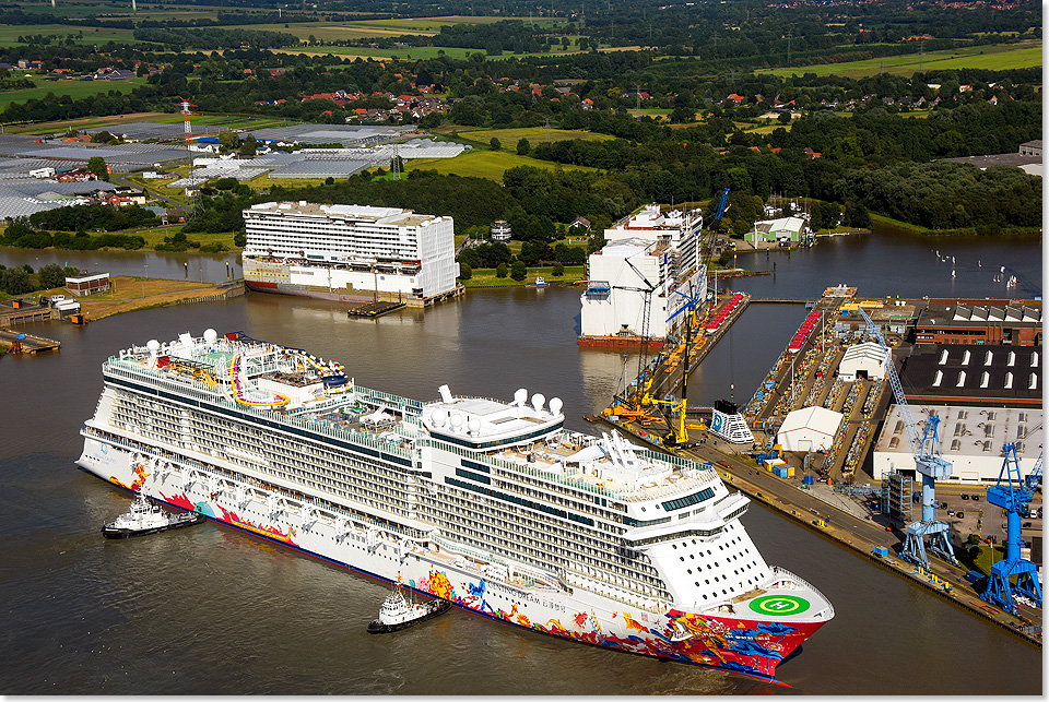 Ausdockung der  GENTING DREAM im August 2016 ‒ solche Anblicke wird es auch in den nchsten Jahren bei der Meyer Werft geben. 