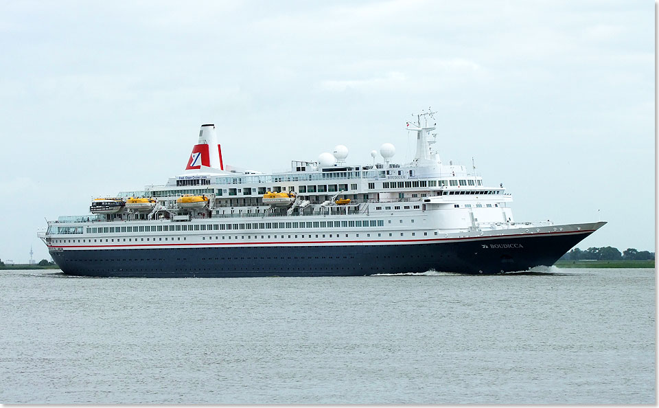 Die BOUDICCA der Fred. Olsen Cruise Lines ist auf der Hhe von Kleinensiel auf der Weser sdlich von Bremerhaven auf dem Weg nach Bremen. 