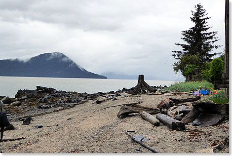 Mairegen macht traurig. Dennoch zieht dieser Uferstreifen in der Nhe von Wrangell wegen seiner Petroglyphen, vorgeschichtlicher Felszeichnungen, immer wieder Besucher an.