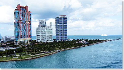 Der sdlichste Zipfel von Miami Beach ist South Pointe. Wer hier wohnt, kann sicher sein: er hats geschafft. Blick aufs Meer, auf die Cruiser, auf das berhmte Watering Hole Smith & Wollensky. 