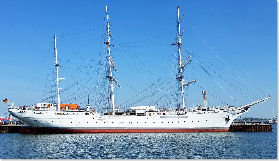 Das Segelschulschiff GORCH FOCK (I) von 1933, heute Museum, im Stralsunder Nordhafen.