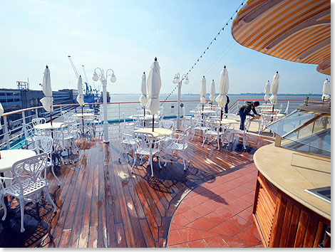 Blick ber das Sonnendeck und den Ausguck der Lido-Terrasse (Deck 9).