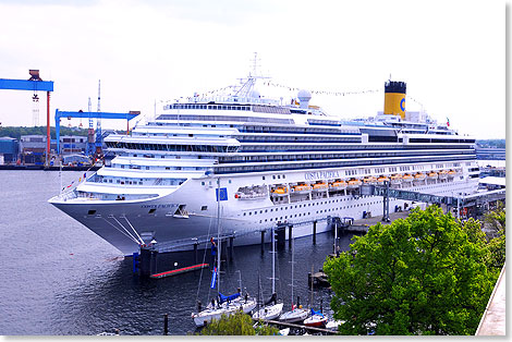 Die COSTA PACIFICA in Kiel.