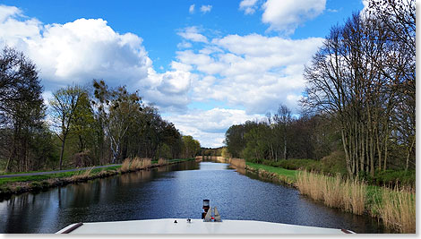 Geruhsame Fahrt auf dem Vosskanal sdlich von Zehdenick.