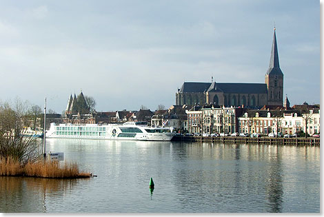 Ankunft der SWISS JEWEL in Kampen.