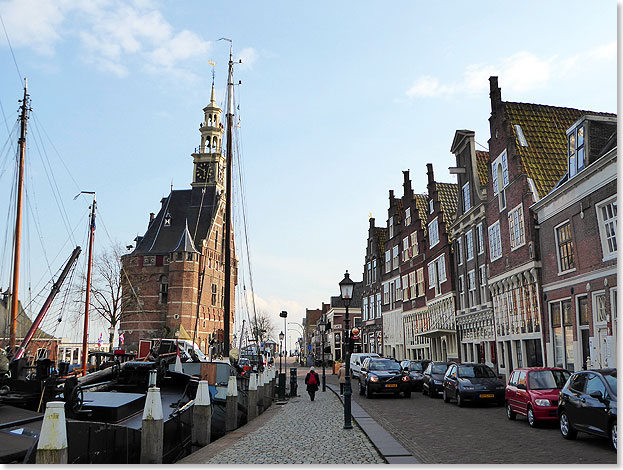 Prchtige Fronten am alten Hafen von Hoorn zeugen vom Reichtum ihrer Erbauer im 16. und 17. Jahrhundert. Die Huser sind liebevoll restauriert und werden gern als Hintergrund fr historische Filme genutzt.