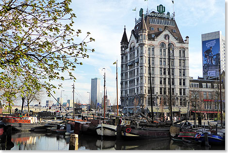 Vorbild fr das Weie Haus von Rotterdam waren New Yorker Wolkenkratzer. Direkt neben den Hafen setzten die Erbauer 1897/98 ein Haus aus Ziegeln, das viele Elemente von Hochhusern bernahm, die in New York schon aus Beton bestanden. Der weichere Boden in Rotterdam erlaubt kein anderes Baumaterial.
